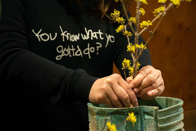 Kyoto Tea ceremony with Japanese Flower Arrangement Ikebana - Start with flower picking: your arrangement begins before the lessons
