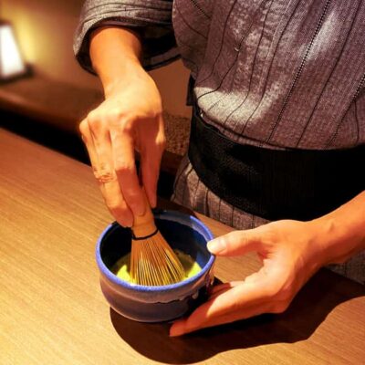 Kyoto: Wazuma Magic Show & Tea Ceremony - The 30-minute Wazuma illusion show up close