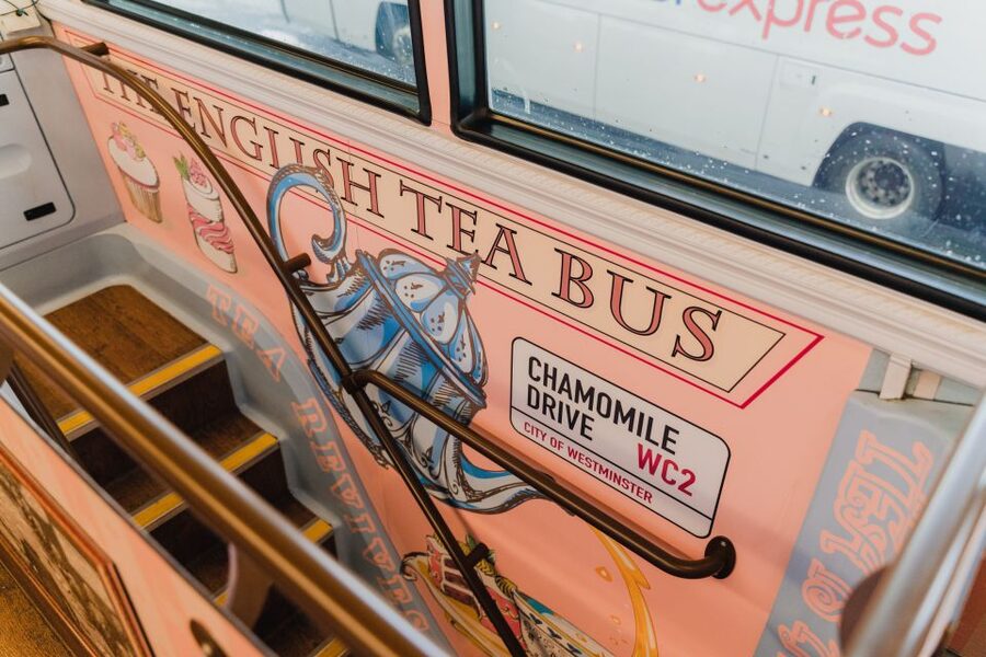 London: Afternoon Tea Bus with a Glass of Prosecco - Service style: why the hosts and hosts’ energy matter