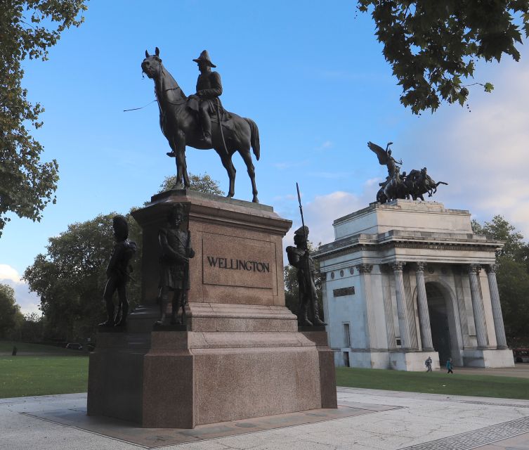 London: Buckingham Palace Walk & Tea at Kensington Palace - Walking London’s royal quarter, minus the guesswork