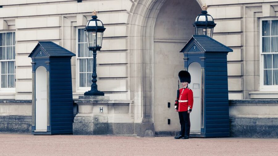 London: Buckingham Palace Walk & Tea at Kensington Palace - Constitution Hill and Wellington: the war-hero stop that shifts the mood