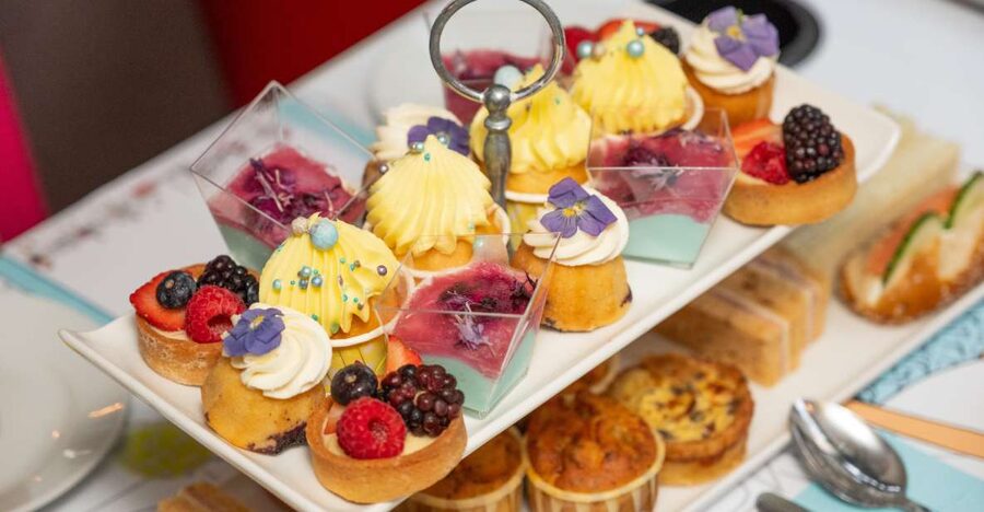 London: Gin and Afternoon Tea Bus Tour with Audio Guide - Key Things You’ll Notice on This Gin Lovers Bus Tour