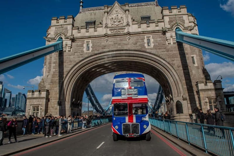London: Great British Afternoon Tea Bus Tour - From Embankment to St Paul’s: Thames views and the dome moment