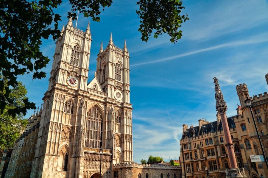London: Royal Tour with Afternoon Tea at the Rubens - Should you book it?
