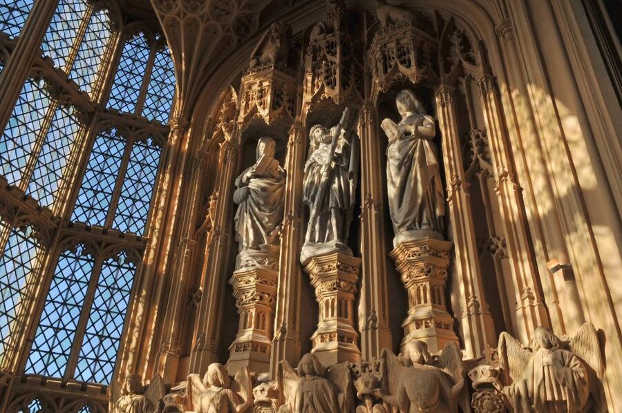 London: Royal Tour with Westminster Abbey & Afternoon Tea - Westminster Abbey at your pace: multimedia guide included