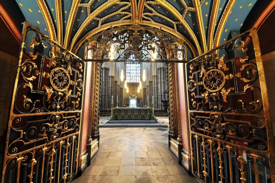 London: Royal Tour with Westminster Abbey & Afternoon Tea - Coronation Chair, chapels, and the symbols you’ll notice