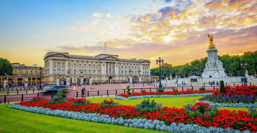 London: Tower, Cruise, & Harrods Tea Full-Day Experience - Tower of London and the Crown Jewels—what to focus on