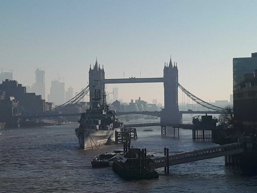 London: Tower, Cruise, & Harrods Tea Full-Day Experience - Watching the Guards at Buckingham Palace without the stress