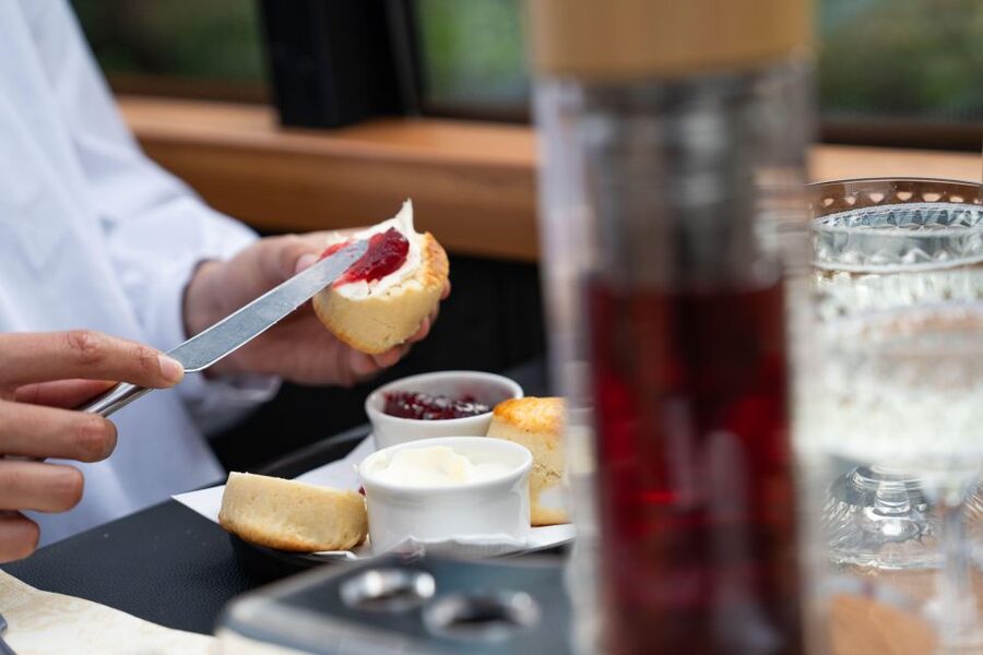London: Traditional Afternoon Tea Tour in a Luxury Coach - Key things to know before you go