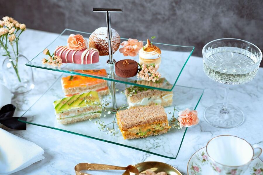 London: Traditional Afternoon Tea Tour in a Luxury Coach - Prosecco option and the onboard dining rhythm