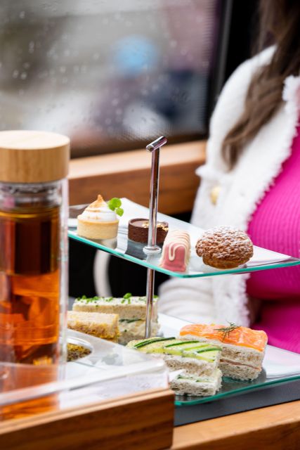 London: Traditional Afternoon Tea Tour in a Luxury Coach - Traffic and smoothness: a realistic expectation for London streets