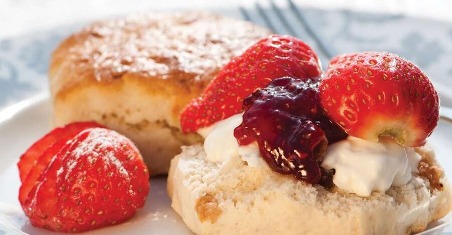 London Vintage Bus Tour and Cream Tea at Harrods - St. Paul’s Cathedral: Wren’s masterpiece and the names people remember
