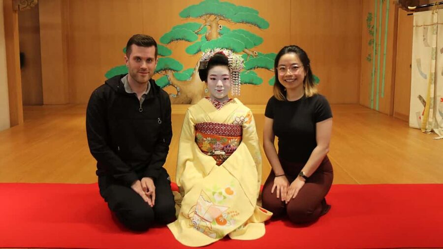 Maiko Dance and Tea Ceremony on a Noh Stage in Kyoto - Entering Kurochiku Tensho-kan: check-in that sets the tone