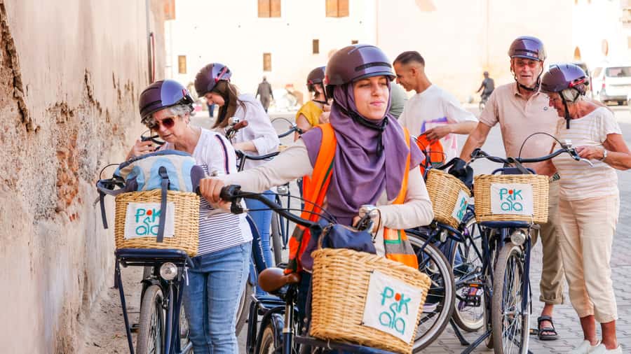 Marrakech: Cultural Bicycle Tour with Pastry and Tea - Zawiya of Sidi Bel Abbas: A Short Stop With Big Presence