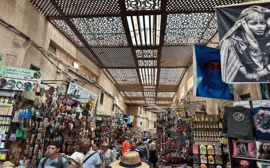Marrakech Highlights: Guided City Tour With Local Guide - Jemaa el-Fnaa at the end: how to use your guide’s tips