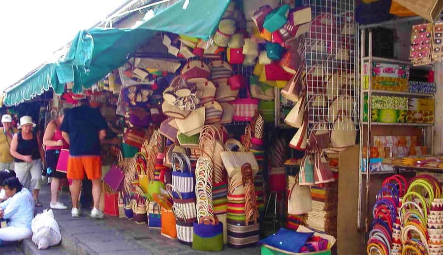 Mauritius: North Tour with Tea Tasting & Oceanarium Visit - Port Louis Central Market & Chinatown: where you slow down and actually look