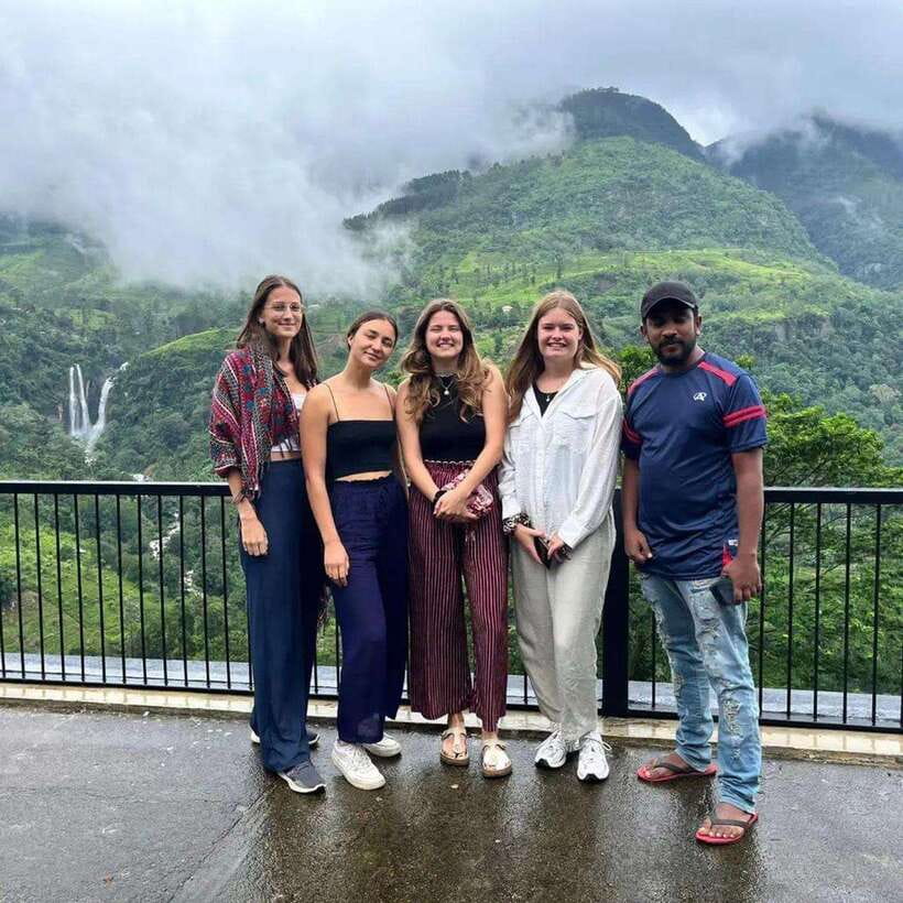 Nuwara Eliya: Tea Factory and Victoria Park Tour by Tuk Tuk - Victoria Park and Lake Gregory: the calm center of town