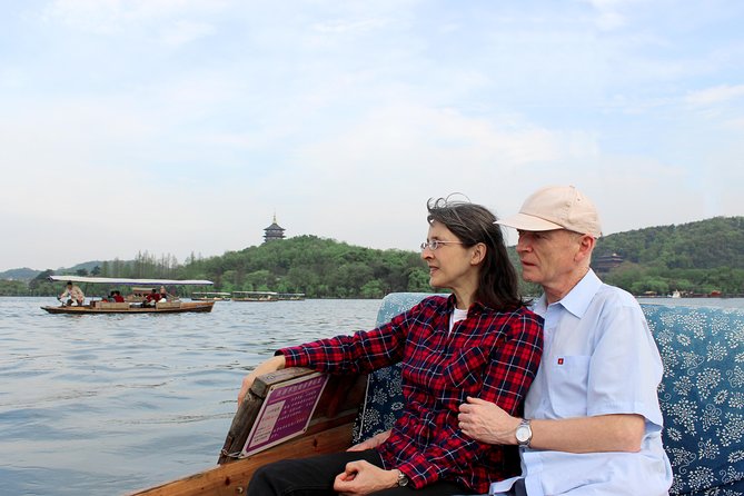 One-Day Hangzhou Dragon Well Tea Culture & West Lake Private Tour - Lingyin Temple and Flying Peak Caves: Buddhist Art Up Close