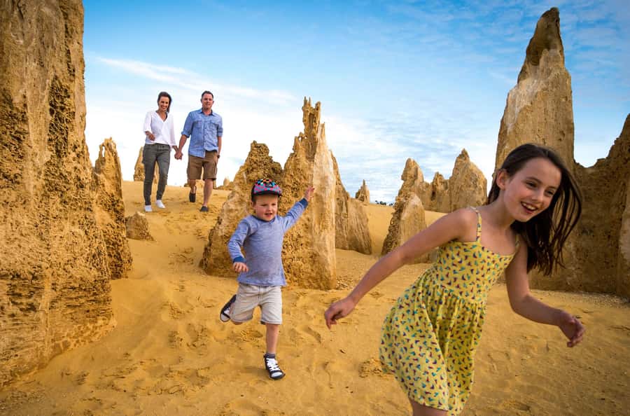 Perth: Pinnacles Desert Lobster Tour with Morning Tea - Nambung National Park and the Pinnacles: limestone pillars, guided context, and photo time