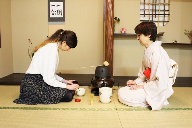 Practicing Zen through Japanese Tea Ceremony - The ceremony itself: rhythm, respect, and the quiet pause
