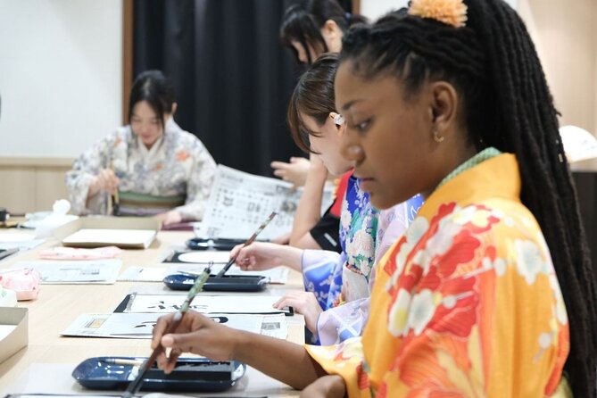 Premium Kimono Dressing, Tea Ceremony, Calligraphy, Samurai show - Entering -michi- Osaka: A short cultural block that works