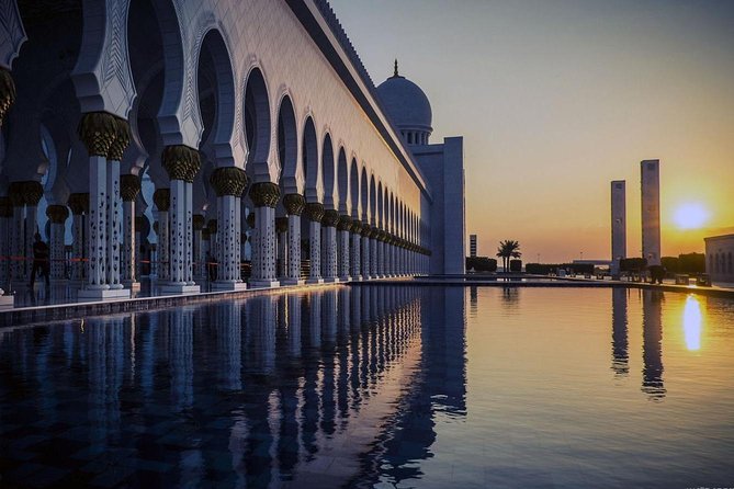 Private Abu Dhabi Sheikh zayed mosque with Louver Museum & Emirates Place Tea - Who should book this private Abu Dhabi circuit?