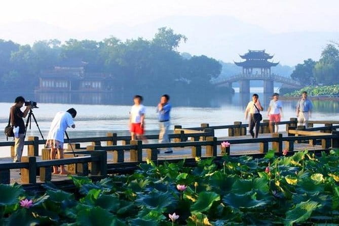 Private Tour Hangzhou West Lake and Tea Fields Discovery - Yunqi bamboo path and back to Hangzhou by 17:30