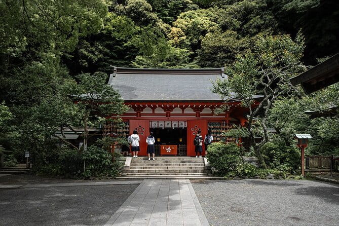 Private Tour in Kamakura: Matcha Tea Tasting & Photo Session - Stop 1: Nikaidō shrine for calm, nature-backed photos