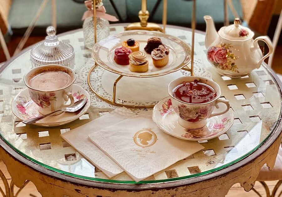 Rouen: French-style tea time at Dame Cakes - Hot drinks and the French goûter rhythm: how the break feels