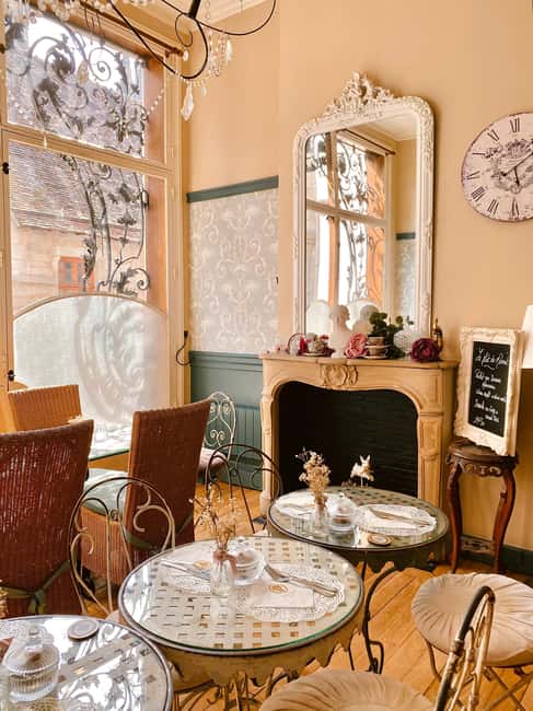 Rouen: French-style tea time at Dame Cakes - What the staff and service add to the experience