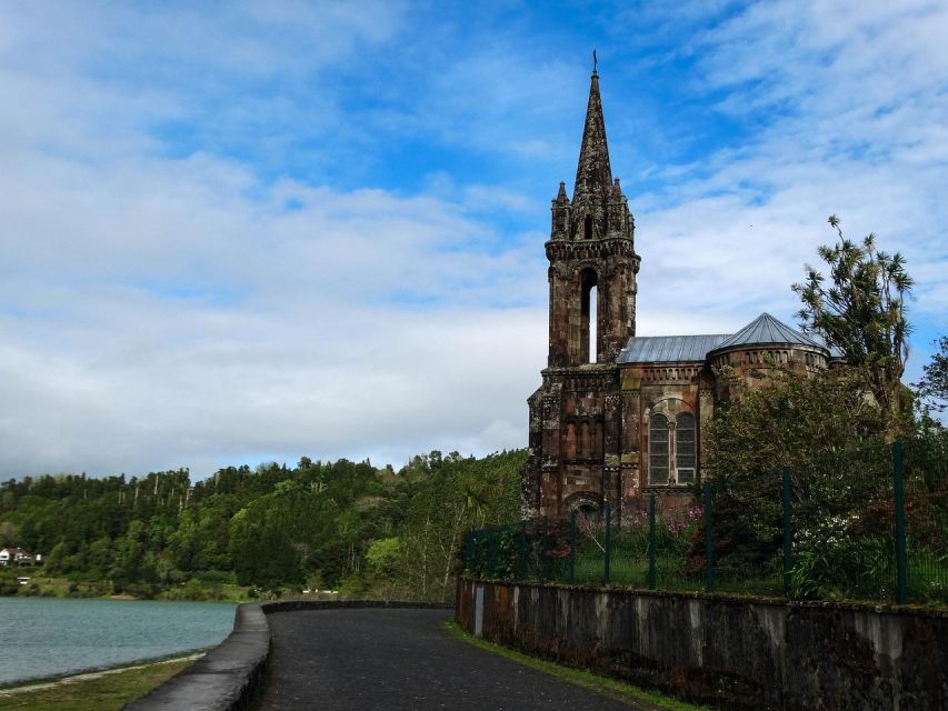 São Miguel: 2-Day Island Tour, Tea & Pineapple Plantation - Price, pace, and what to pack so the weather doesn’t beat you