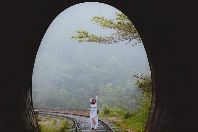 Sigiriya, Kandy to Ella TRain Ride plus Up Country TEA[B&B Basis] - Kandy Essentials: Sacred Tooth Relic and a Calm Kandy Lake Evening