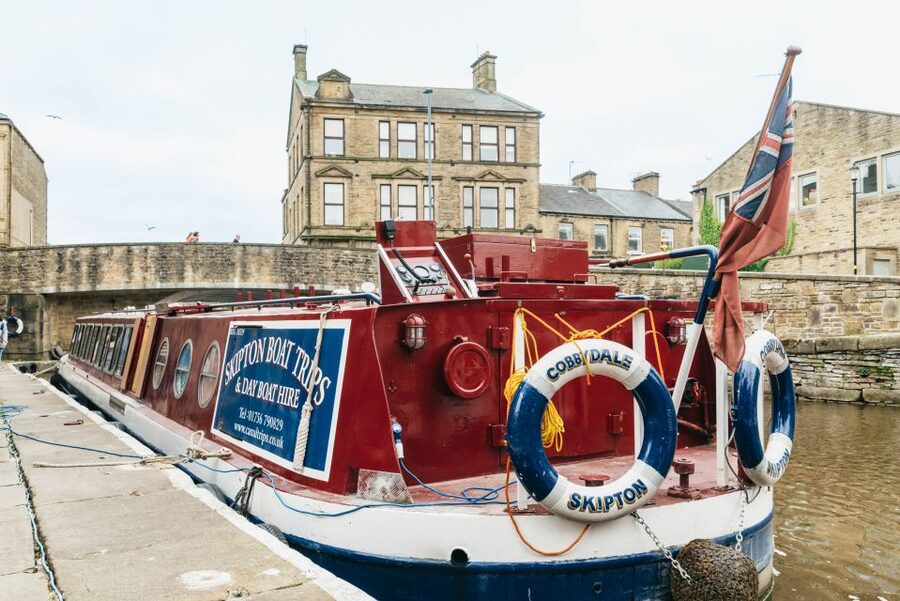 Skipton: 2-Hour Afternoon Tea Cruise - Afternoon Tea on Board: What’s Included (and What That Means for Your Hunger)