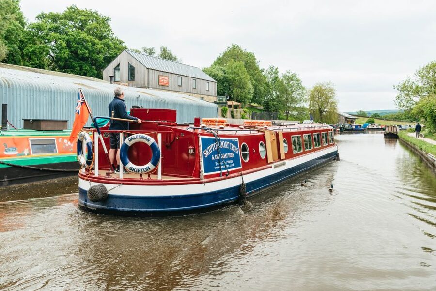 Skipton: 2-Hour Afternoon Tea Cruise - Atmosphere and Comfort: Warm Boat, Clean Facilities, and Helpful Crew