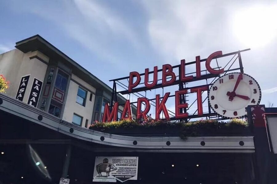 Small Group Seattle Day Tour with Major Attractions,Tea&Deli - Pike Place Market With Room to Wander (2.5 Hours Is the Sweet Spot)