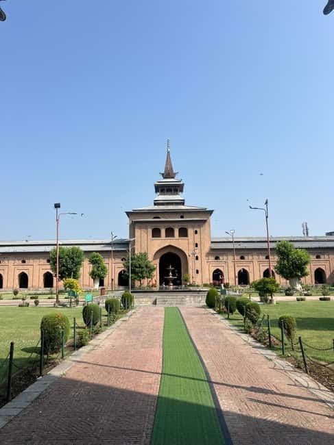 Srinagar Old City Heritage Walking Tour with Kahwa Tea - Jamia Masjid Srinagar as the finishing point