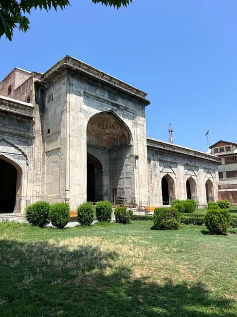 Srinagar Old City Heritage Walking Tour with Kahwa Tea - Markets, artisan conversations, and the shopping stop (without the pressure)
