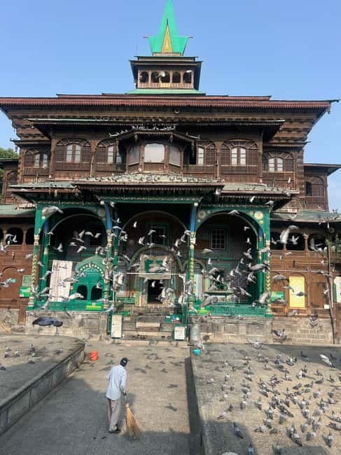 Srinagar Old City Heritage Walking Tour with Kahwa Tea - How the route moves from streets to shrines to history talk