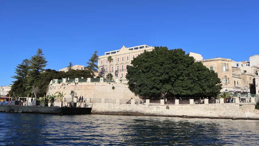 Syracuse:Ortigia, Sea Caves Winter Boat Tour + Tea & Blanket - FAQ