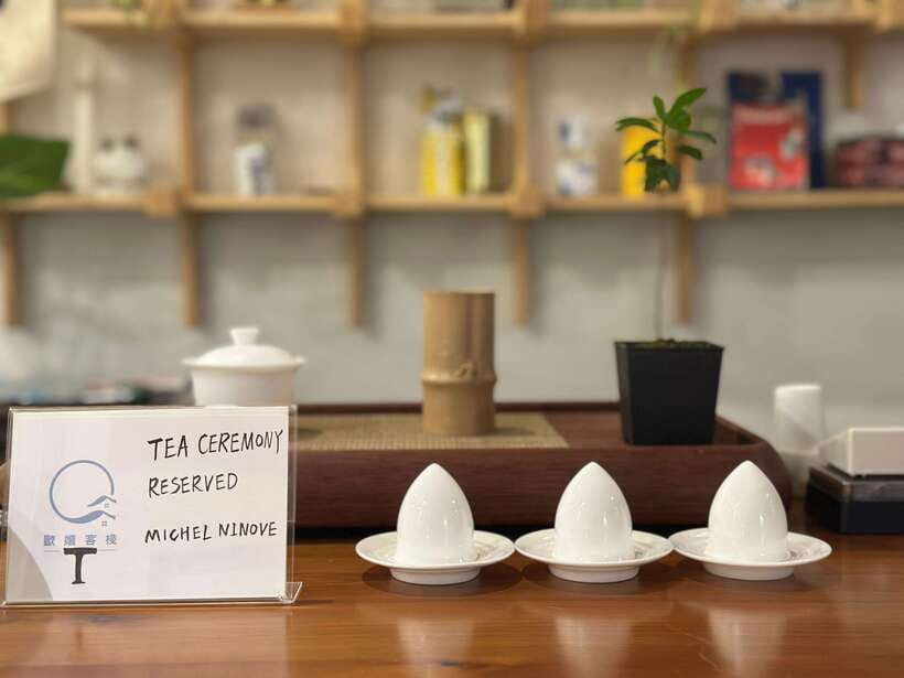 Tainan Culture Trip: Chinese Tea Ceremony_Oolong Tea - The tools: gaiwan, terracotta pots, and matched cups