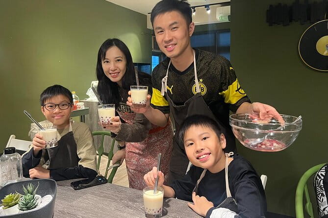 Taipei Fresh Market Tour and Colorful Bubble Tea Making - Meeting Point on Xinyi Road and the 4th-Floor Studio Reality