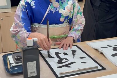 Tea and Calligraphy Session at a Table in Osaka - How the hour actually feels: a tight plan with a natural rhythm