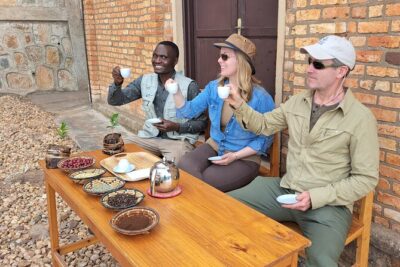 Tea and coffee tours - From the water to the coffee station in Kinunu