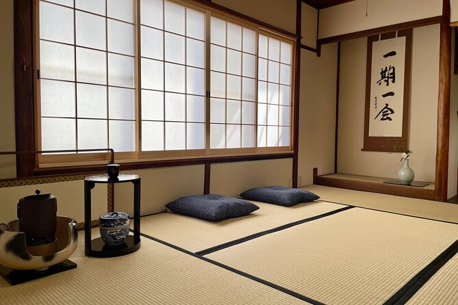 Tea ceremony by the tea master in Kyoto SHIUN AN - Group size: small enough for questions, tight enough to keep focus
