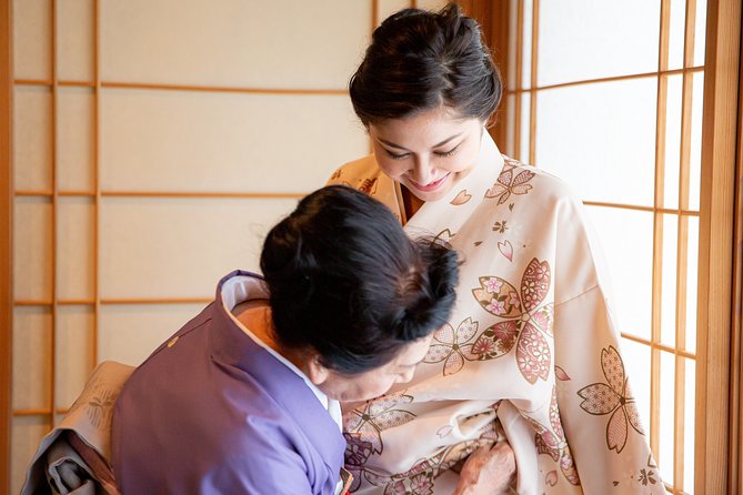 Tea ceremony experience with simple kimono in Okinawa - How the ceremony is taught: manners, scrolls, and the tool ritual