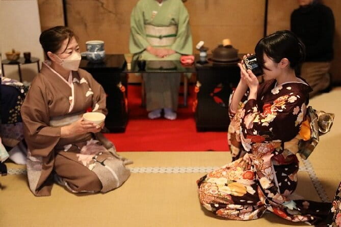 Tea Ceremony in 150 Years Old Townhouse with Tables and Chairs - Stop 1 in practice: settling into Sannenzaka Ninenzaka