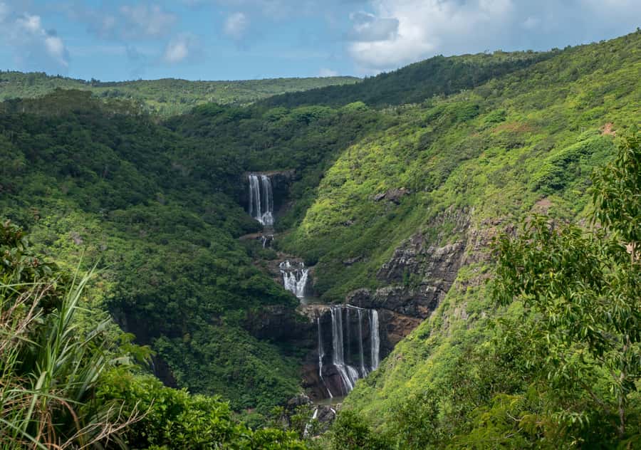 Tea Route: Lake, Forest, Tea Plantation & 3 Course Lunch - Trou aux Cerfs: A dormant volcano stop that sets the mood