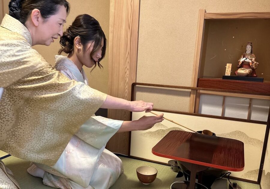 Tokyo:Genuine Tea Ceremony, Kimono Dressing, and Photography - AKIZAKURA Upcycled Umbrella: A Small Detail That Helps Everything