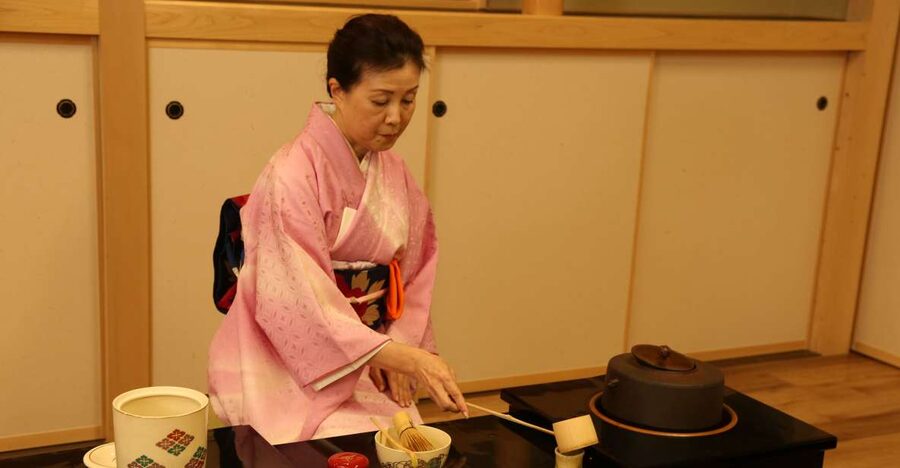 Tokyo: Practicing Zen with a Japanese Tea Ceremony - Getting to the Kikai Shinko Kaikan near Tokyo Tower