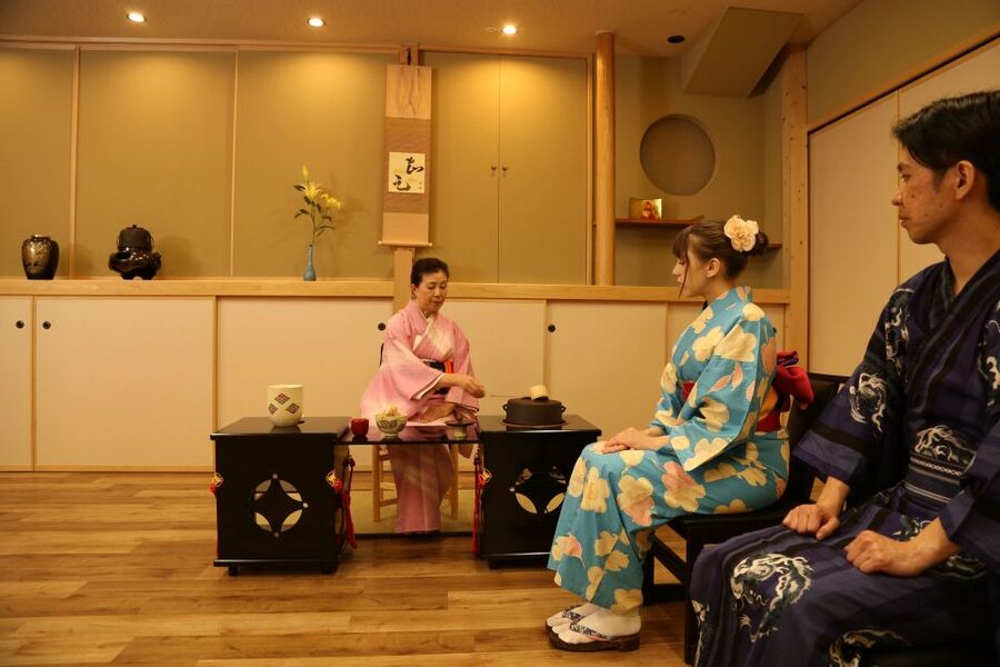 Tokyo: Practicing Zen with a Japanese Tea Ceremony - What Zen Buddhism has to do with the tea ceremony